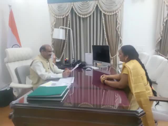 आज दिल्ली में माननीय लोकसभा अध्यक्ष ओम जी बिडला से मार्गदर्शन प्राप्त हुआ।
#कृष्णा_कटारा 
#विधानसभा_क्षेत्र_बागीदौरा