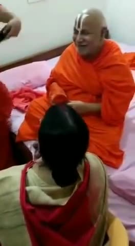 #अद्दभुत
परमपूज्य #रामभद्राचार्य जी के साथ भोजपुरी स्वर कोकिला आदरणीय #शारदा_सिन्ह_जी बक्सर सिद्धाश्रम धाम में।