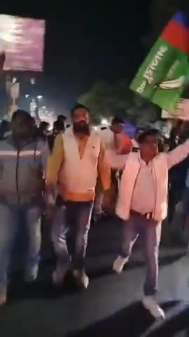 नगर निकाई चुनाव में पिछड़ो को 27% आरक्षण को लेकर रामगढ़ शहर में मशाल जुलूस में शामिल हुए। 

#रामगढ़ #नगर_परिषद #AJSU_PARTY