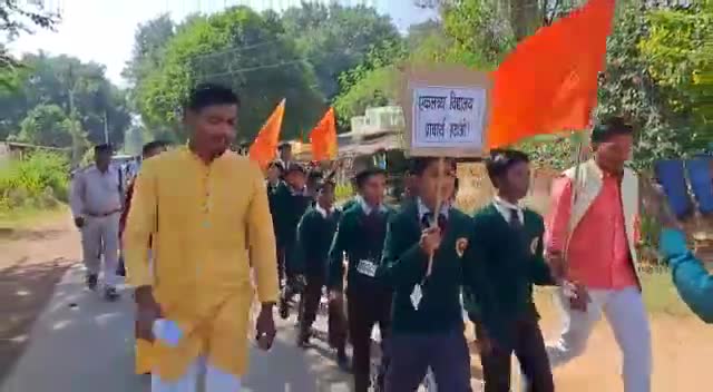 अभाविप बस्तर जिले के #भानपुरी इकाई में एकलव्य #विद्यालय के प्राचार्य द्वारा विद्यार्थियों के साथ दुर्व्यवहार #जातिसूचक