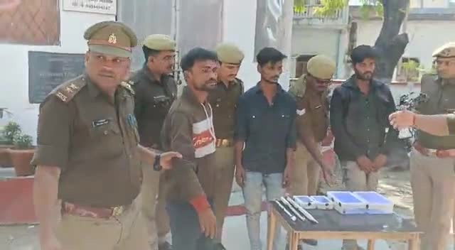 ऊंचाहार: कोतवाल सजंय कुमार त्यागी ने तीन सातिर चोर को चोरी की योजना बनाते हुए किया गिरफ्तार भेजा जेल
रिपोर्ट #सागर #तिवारी