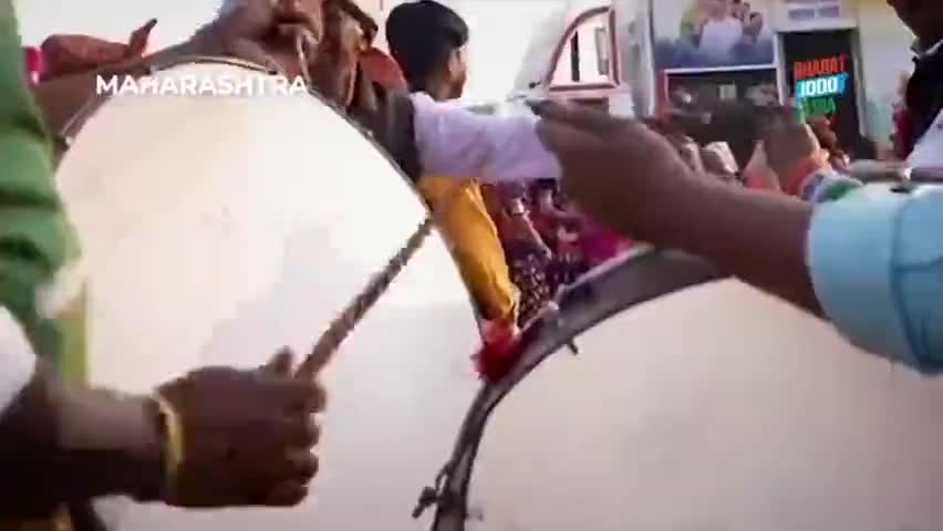 आख़िर क्यों लाखों लोग राहुल गांधी जी के साथ सड़कों पर निकल पड़े हैं..?
समझिए यात्रा का मकसद...सुनिए भारत जोड़ो यात्रा की कहानी -
#भारत_जोड़ो_यात्रा
#Bharat_Jodo_Yatra
