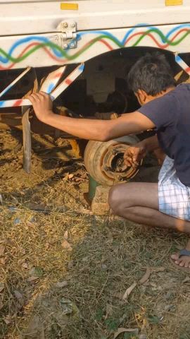भभुआ: कैमूर:-Bhabhua Babura गांव में मस्जिद के सामने से एक पिकअप गाड़ी का पिछला चक्का चोरी हो गया BDC के घर के बगल से #कैमूर