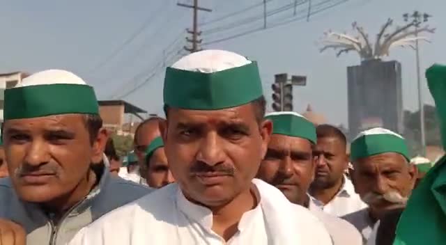 बुलन्दशहर में भारतीय किसान यूनियन के बैनर तले किसानों ने जलाई गन्ने की होली।

#Uditraj