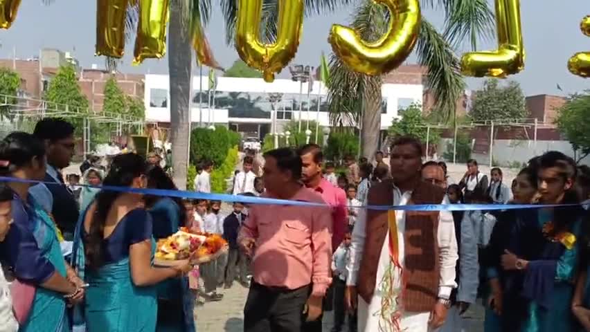 आज #बांगरमऊ में #विश्वनाथ_कमला_देवी_सनातन_धर्म_इंटर_कालेज में #बाल_मेला का उद्धाटन करके सभी बच्चो के उज्जवल भविष्य की कामना की।