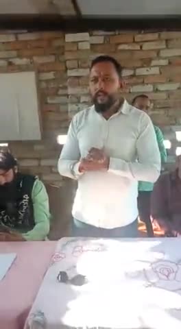 सभी किसान भाइयों से निवेदन है कि अपने गन्ने की पर्ची लेकर मंगलवार 22 नवम्बर को सुबह 9 बजे डुमरिया डीह पहुँचिये फिर सभी किसान भाई dm साहेब से मीटिंग करेंगे और अपना बकाया भुगतान लेने के लिए दबाव बनाया जाएगा।।
#किसान_एकता_जिंदाबाद