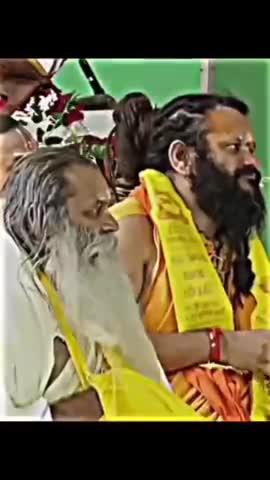 वो अपनी दस औलादों को भी #कट्टर_मजहबी बना लेते हैं और हम अपने एक संतान को भी #धार्मिक नही बना पाते....
सोचकर देखिए गलतीं