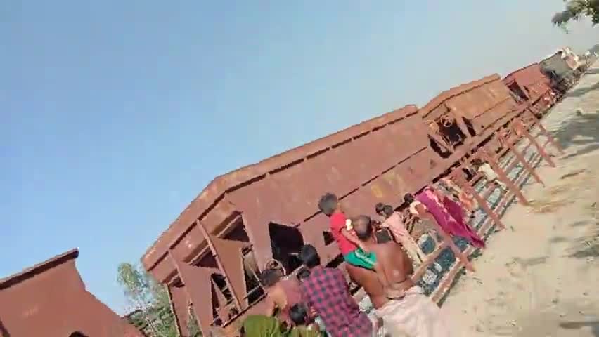 देवीगंज में ट्रेन का ट्रायल शुरू हो गया है।बहुत खुशी की खबर नरपतगंज #नरपतगंज #अररिया #बिहार #रेल #train