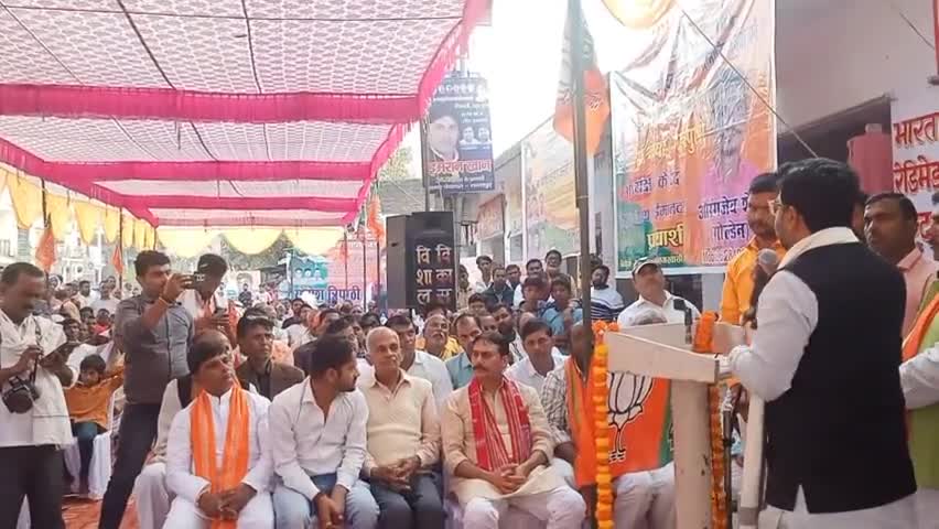 #भाजपा #किसान मोर्चा द्वारा #मदनपुर नगर पंचायत मेंआयोजित किसान प्रतिनिधि #सम्मेलन में मंत्री दानिश अंसारी के साथ रहा।