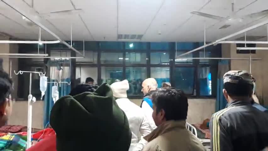 मधेपुरा: #पथराहा वार्ड नंबर 4 में बीती रात भोज खाने से सैकड़ों लोग हुए बीमार, #जननायक #कर्पूरी ठाकुर #मेडिकल कॉलेज में इलाज जारी