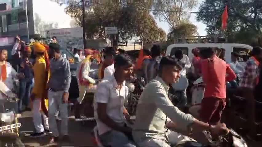 करणी सेना राजपूतों द्वारा निकाली गई लटेरी में रैली।
#राजपूत #रैली #लटेरी #newsindia24x7 ्यूज #newindiavision ्यूज