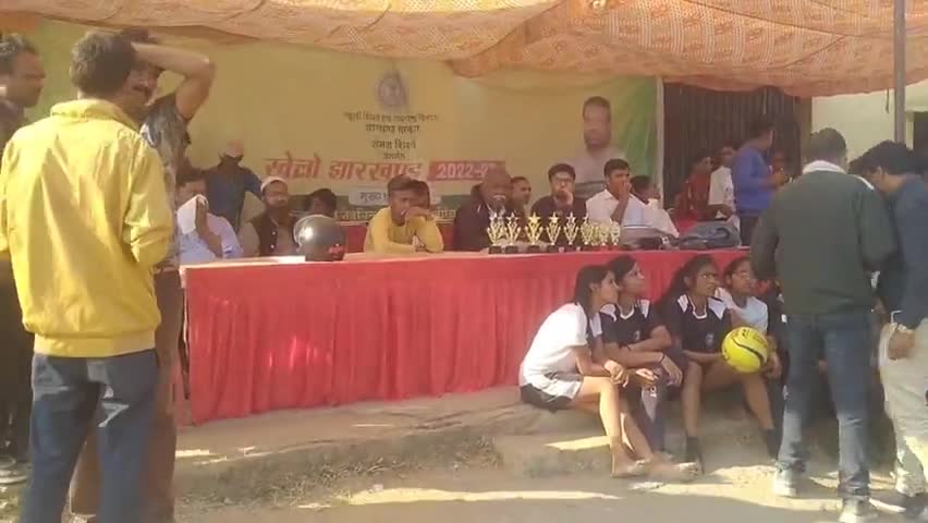 छतरपुर: #RK+2 हाई स्कूल छतरपुर ग्राउंड में खेलों झारखण्ड खेल प्रतियोगिता आयोजित किया गया।प्रखण्ड के सभी स्कूल के बच्चे हुए शामिल
