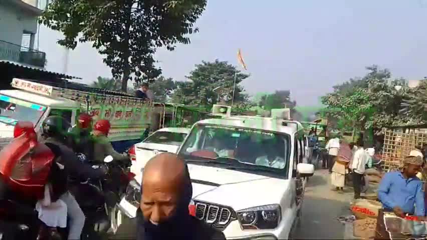 #नगरा प्रखंड के #पटेरा सब्जी मंडी में रोड पर #साइकिल_गाड़ी लगाने से लगता है जाम जिससे आने जाने वाले राहगीरों को होती है परेशानी.... #स्थानीय_लोगों_ने_दी_जानकारी