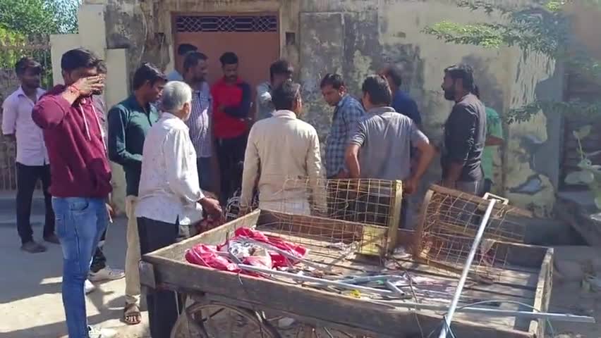 जालौर: बस स्टॉप के पास सुने पड़े माकन में चोरी की वारदात करते पकड़े गए लोगो दुआरा #jalore