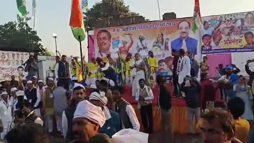 मोरटक्का से आज पहले पड़ाव मनिहार तक विभिन्न स्थानों पर #भारतजोड़ोयात्रा का स्वागत किया गया।

#BharatJodoYatra #bharatjodo