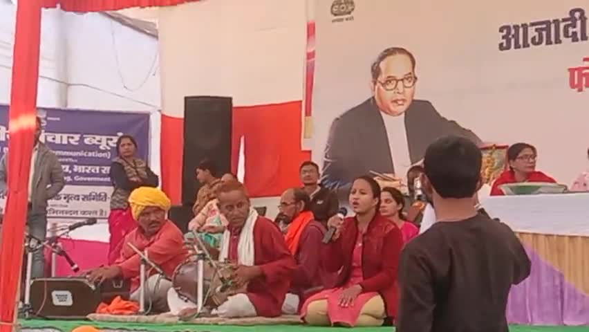 चरखारी:सूचना एवं प्रसारण मंत्रालय भारत सरकार द्वारा आजादी का चरखारी मेला प्रांगण में #अमृत_महोत्सव में #संविधान_दिवस कार्यक्रम में राजकीय डिग्री कॉलेज की छात्राओं द्वारा सुंदर प्रस्तुति