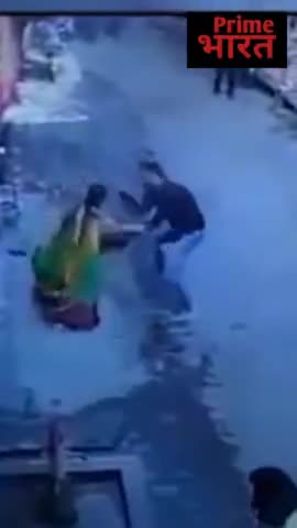 UP NEWS: कलयुगी बेटे ने मां को पटक-पटककर पीटा, वायरल हुआ Video

#viralnewes #news_rajasthan #