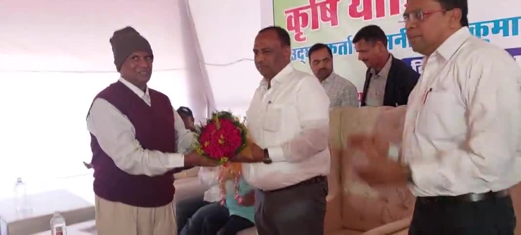 आज दिनांक 27/11/2022 को बाजार समिति गया में कृषि यंत्रीकरण मेला  2022-23 का द्वीप जलाकर उद्घाटन करते हुए बिहार के लोकप्रिय #माननीय_कृषि_मंत्री_कुमार_सर्वजीत!