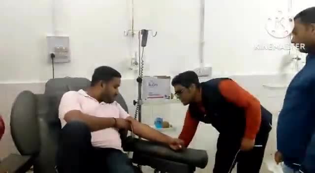 #रक्तदान_महादान
रक्तदान करवाने देर रात सदर अस्पताल पहुंची  #कुमारी विनिता भारती