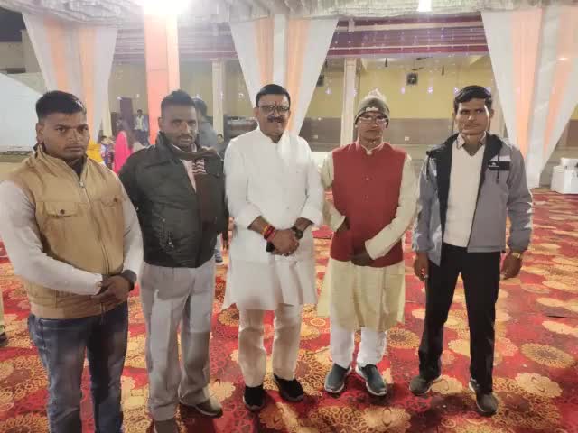 कल रात्रि हसनपुर में कमाल पैलेस में कल्याण सिंह शर्मा जी की पुत्री के विवाह में समिल्लित हुए ।
#चन्द्रपाल_खडगवंशी