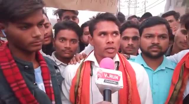 #हिंदूवादी_कार्यकर्ता की हत्या के विरोध में किया गया #पुतला दहन || हिन्दू रक्षा दल ने टीवीएस शोरूम के सामने फूंका पुतला