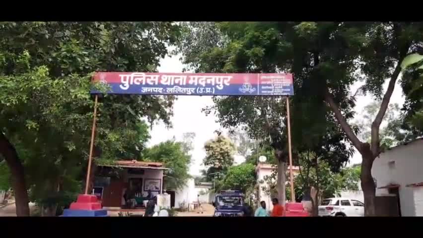 खेत पर पानी लगा रहे किशोर को विष खोपड़ा ने डंसा, हालात बिगड़ने पर किशोर को लाया गया अस्पताल
#मड़ावरा