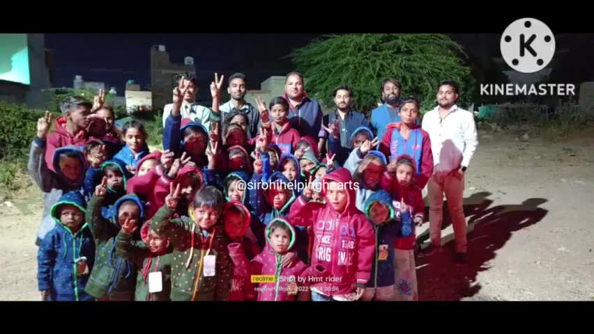 sweater distribution in sirohi urban area by sirohi helping hearts (moin pathan, yashwant malviya) #sirohihelpinghearts