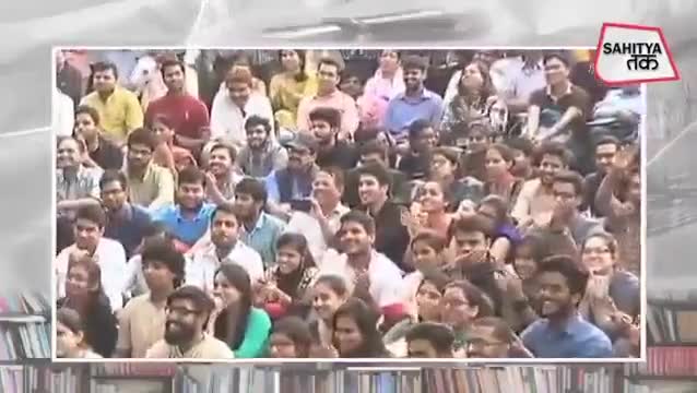 रवीश कुमार पहले ही कह दिया था, जरूरी नहीं कि न्यूज़ स्टूडियो में ही पढ़ा जाए यही खड़े होकर पढ़ देंगे? 
#ravishkumar