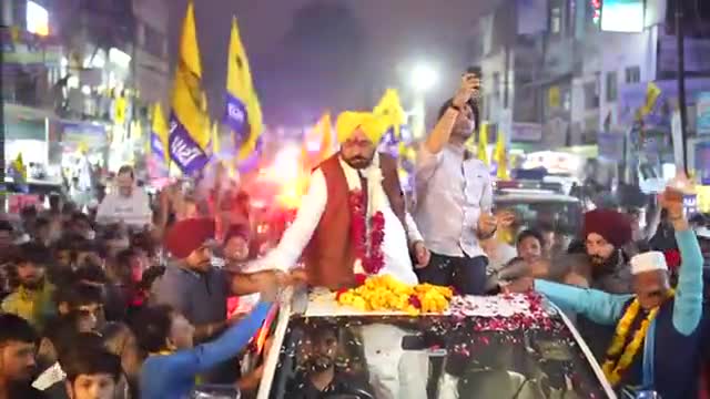 Unprecedented CRAZE for AAP's Star Campaigners #harbhajan_singh & #bhagwantmann in Gujarat 🔥

#Vote4Jhadu
