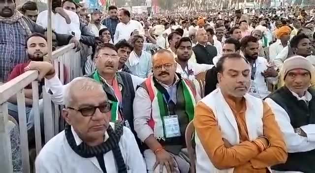 सामाजिक न्याय परिसर उज्जैन मे जहाँ मा.#राहुलगांधी जी ने आम सभा को सम्बोधित किया विशाल जनसमुदाय के बीच टीकमगढ़ से #पवनघुवारा भूमिपुत्र, #परितोष बोबी व्यास भी #भारतजोड़ोयात्रा मे शामिल रहे