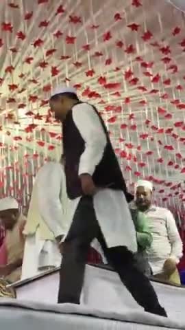 इमारत सरिया जनाब मौलाना फैसल रहमानी को सवाल भेंट करते हुए।। #भगत सिंह मोर्चा के युवा