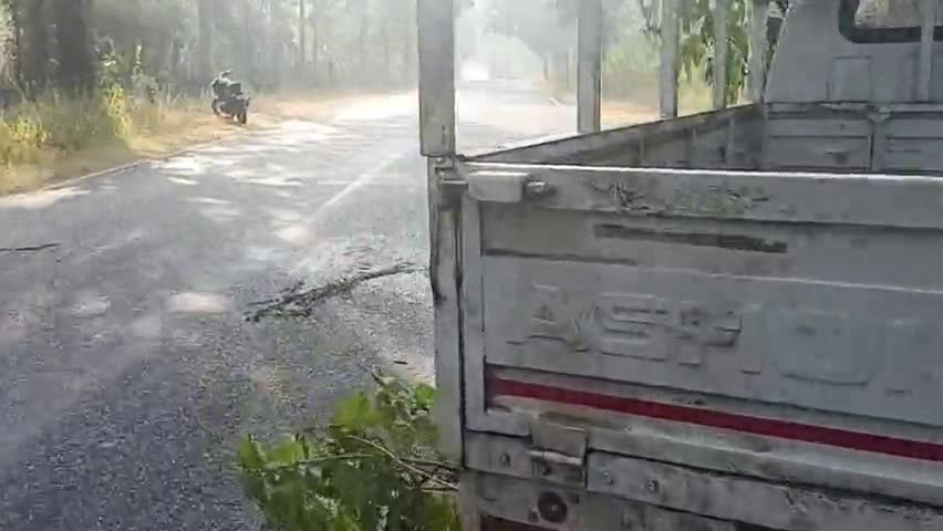 सूरजपुर के कल्याणपुर के जंगल में आज फिर एक हादसा जिसमें से चालकों का पता नहीं चल रहा है और अशोका लेलैंड #surajpurnews