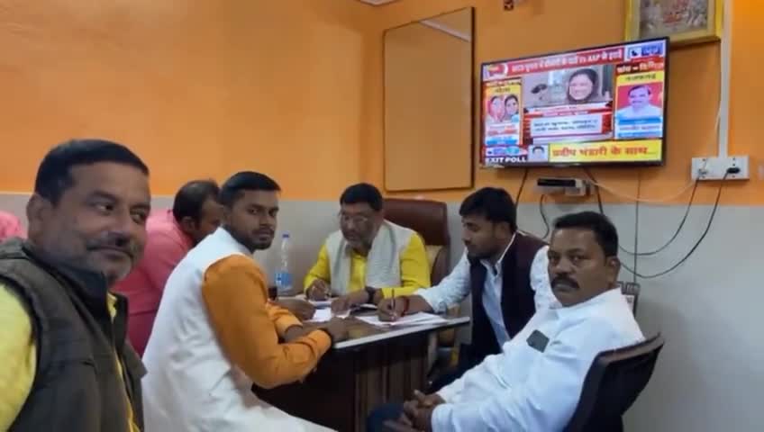 #भाजपा #गौरीबाजार नगर पंचायत की बैठक हुयी। #नवमतदाता सम्मेलन और #समरसता #दिवस की तैयारियों पर हुयी चर्चा!