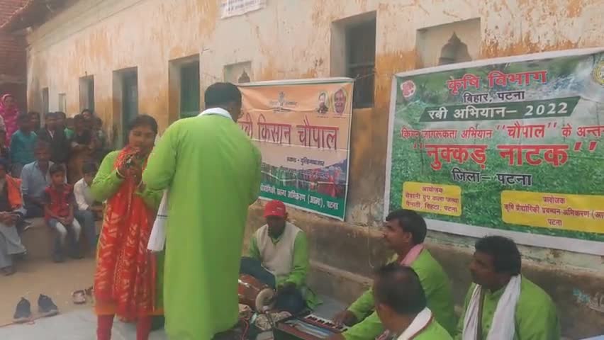 दुल्हिन बाज़ार: #काब पंचायत के ग्राम #बैजलपुर में#नुक्कड़ नाटक के द्वारा#किसानों को यह जानकारी दिया गया कि#पराली को नहीं#जलाना चाहिए