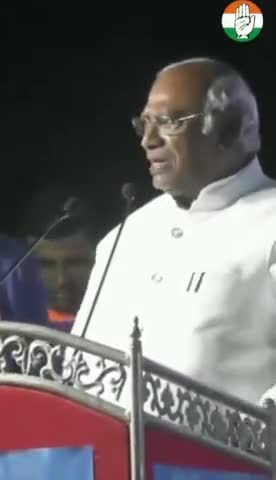 बीजेपी वाले पूछते हैं कि कांग्रेस ने 70 साल में क्या किया? 

कांग्रेस के राष्ट्रीय अध्यक्ष श्री #kharge जी ने एक चुनावी सभा में जवाब दिया है...