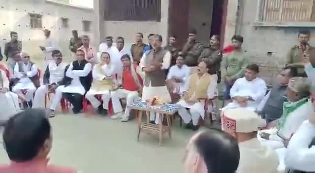 कुढ़नी विधानसभा क्षेत्र उपचुनाव में महागठबंधन समर्थित जद (यू.) प्रत्याशी श्री मनोज कुशवाहा जी के पक्ष में किशुनपुर बलौर ग्रामपंचायत में मतदाता मालिकों को संबोधित करते हुए। #upendra_kushwaha