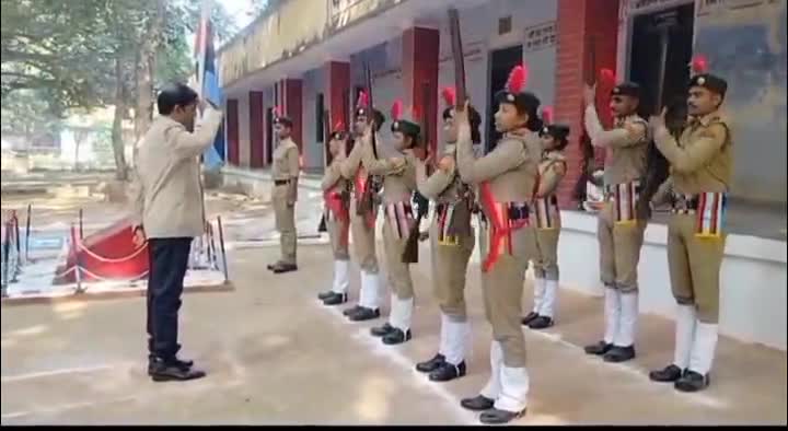 कर्वी: मां भारती की सेवा में पूर्ण निष्ठा एवं अदम्य साहस से समर्पित, भारत की जल सीमाओ #navyday2022 #ncc #chitrakoot