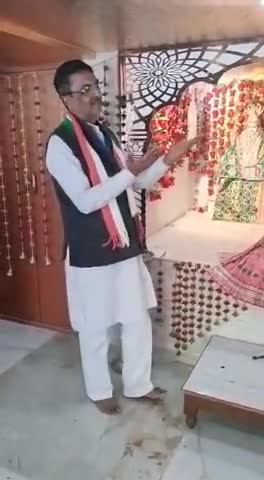 महावीर तपोभूमि उज्जैन परिसर मेें दर्शन हेतु मा.#राहुल गांधी जी भारत जोडो यात्रा के साथ पहुंचे वही भूमिपुत्र #पवनघुवारा ने देवी मां #पदमावती कि आराधना कर मगलमय भावनाओं के साथ कामना की ..29/11/2022
#भारतजोडोयात्रा