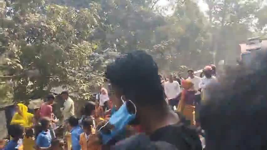 कटिहार: #नन्हे प्यारे बच्चों की स्कूल वापस की जाए उन्हें भी पढ़ने का अधिकार है ।सरकार को इस तथ्य पर पुनः विचार करना चाहिए।