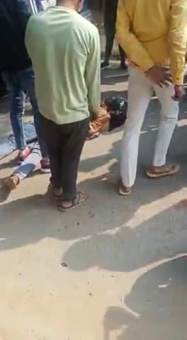 रोहतास थाना समीप मिल्की गाँव मे ट्रक के चपेट में आने से बाइक सवार युवक का  हुआ मौत #rohtasdastaknews #rohtasdistric