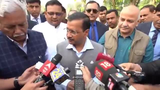 कल मैं #ExitPolls देख रहा था। जनता ने AAP पर भरोसा किया है। मैं Delhi वालों को बधाई देता हूं और उम्मीद करता हूं नतीजे भी ऐसे ही आएंगे।

गुजरात के एग्जिट पोल भी Positive हैं। ये कह रहे थे Gujarat BJP का गढ़ है, नई पार्टी को 15%-20% Votes
