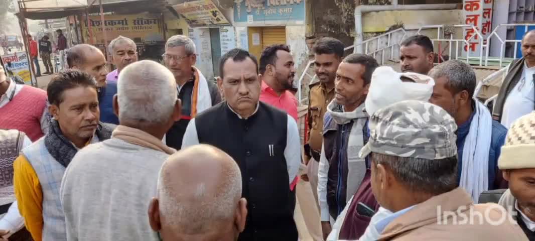 एकंगरसराय: @#rjd_bihar राजद कार्यालय में विधायक राकेश कुमार रोशन के द्वारा जनता दरबार लगाया गया