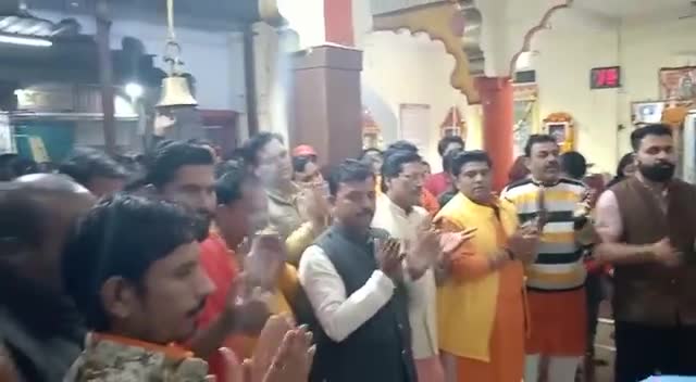देवास नगर: #शौर्य दिवस के उपलक्ष देवास में हुई आरती में #शिवसेना जिलाध्यक्ष #सुनील जी वर्मा हुए शामिल