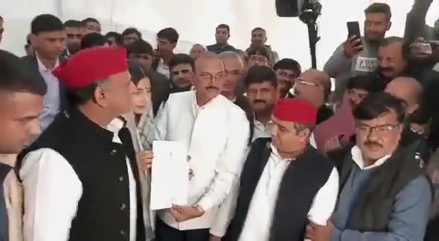 "मैनपुरी उपचुनाव 2022" 
समाजवादी पार्टी से आदरणीया श्रीमती डिंपल यादव जी को बुलंद विजय.
#samajvadiparty
