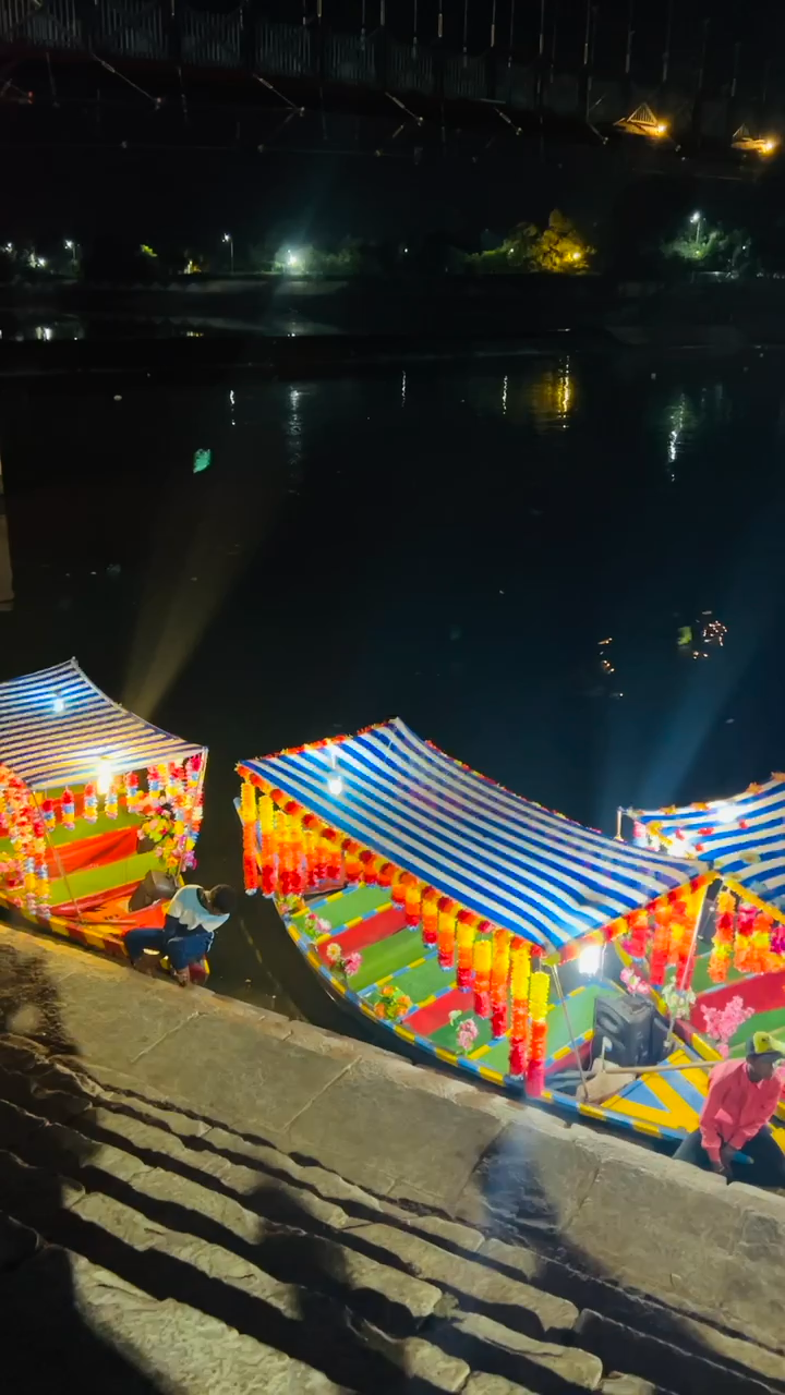 आज शाम 5 बजे खारुन नदी #महादेवघाट पर होगी गंगा मइया एवं बाबा हटकेश्वर महादेव जी की भव्य महा आरती, इस महा आरती में शामिल हों🙏
आयोजक:- राष्ट्रीय करणी सेना छ.ग🚩