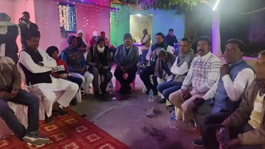 हैदरनगर प्रखंड अंतर्गत ग्राम कबरा में बिजेंद्र सिंह जी के पुत्र के तिलकोत्सव में शामिल हुआ। 
#BLSantosh #NagendraNathTripathi #karmveersingh #DeepakPrakash #BabulalMarandi #BJPJharkhand