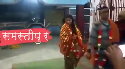 #समस्तीपुर में 50 साल के #शिक्षक को 20 साल की छात्रा से हुआ #प्यार,दोनों ने #मंदिर में रचाई #शादी