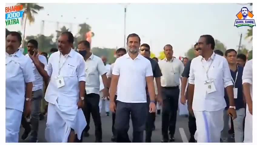 जो हर लड़ाई में हमारे साथ खड़ा रहता है, ये वक्त उसके साथ खड़े होने का है। भारत जोड़ो अभियान में राहुल गांधी के साथ आएं।
#BharatYodoYatra 
#भारत_जोडो_पदयात्रा