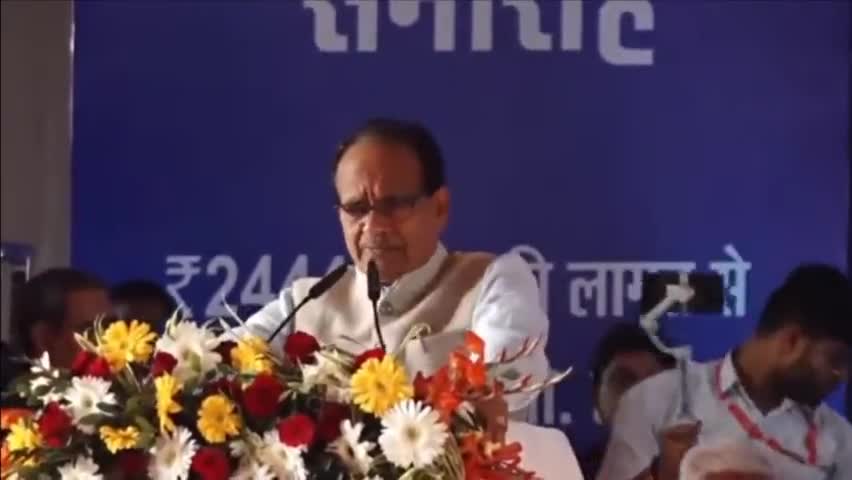 आज मैं गर्व से कह रहा हूं कि रीवा के सोलर प्लांट की ऊर्जा से दिल्ली की मेट्रो चलती है।  #Rewa_Sidhi_Tunnel_MP