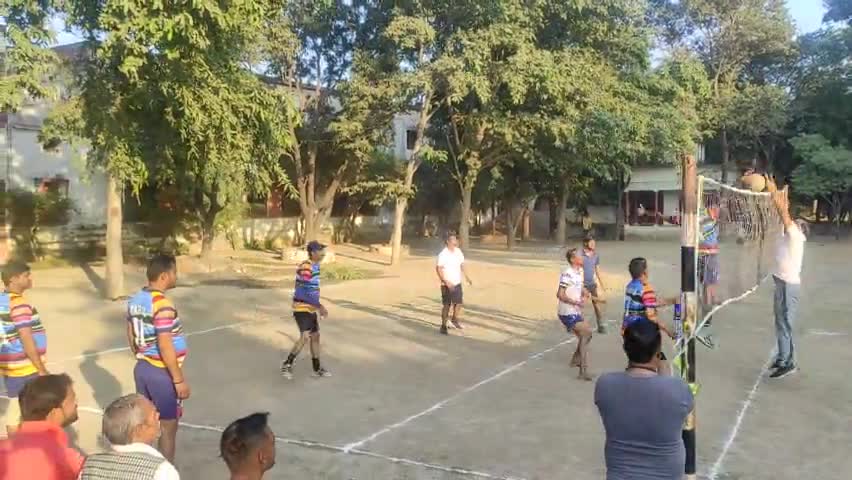 बिसंडा:बेसिक शिक्षा विभाग बांदा एवं बिसंडा के मध्य मैत्री बालीबाल मैच का आयोजन हुआ।
#बेसिक_शिक्षा_विभाग #बांदा #बिसंडा